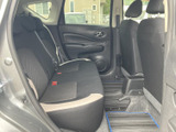 手入れの行き届いたドアトリム。快適な空間を保ち、安心してご乗車いただけます。後部座席の乗員も快適に過ごせます。
