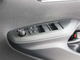 もちろんパワーウィンドウなので窓の開閉も運転席から操作が出来ます。