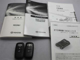 取説・メンテナンスノート・スマートキーの3点セットです。