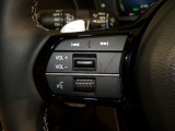 【ステアリングリモコン】ステアリングにオーディオ調節可能なスイッチが装備されていますので運転中でも視線をそらさずにオーディオの調節が可能です!