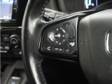 ハンドルにオーディオ操作用スイッチを備え、手を放さずに操作可能。安全性と利便性を両立しています。