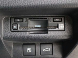 高速道路上に設置されたITSスポットと双方向通信を行うETC2.0ユニットは、ETC機能に加え、安全運転をサポートする交通情報を提供します。
