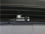 スーパーナイトビジョン2.0をリアカメラにも搭載。夜間走行や暗い駐車場などの低照度環境でも鮮明な映像で録画することができます。スマートフォンとPCで映像を確認できます。安心の純正品です。