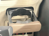 運転席・助手席のドリンクホルダーです