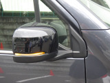 ドアミラーウインカー付きで、周囲の車や歩行者からの視認性UP!