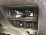 【ETC2.0ユニット(ビルトイン)】高速・有料道路の料金所をキャッシュレス、スムーズに通過可能です。高速道路上に設置されたITSスポットからの情報取得も可能です。