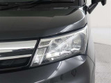 【LEDヘッドライト】装着車です! 夜間の暗い道でも、白く明るく前方を照らしてくれるので、安心して運転が出来そうですね♪