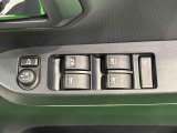 電動格納ミラー付き!ボタン一つで、ドアミラーを収納できますよ!