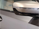 【BMWミラー】視認性の高いスタイリッシュなミラー。自動防眩機能も付いており夜間のドライビングをサポートします。
