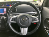 握りやすく操作しやすいステアリング。快適なドライビングポジションを保ち、長距離運転でも疲れにくい設計となっています。