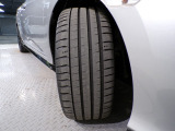 【純正アルミ】純正アルミ装備車です。走りもキビキビ見た目も格好良いです。見た目を重視する方には欲しい装備です!