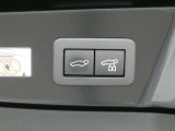 後ろが狭くてもサッと積める。途中で止められる安心のバックドア。後ろの駐車スペースが狭い時に重宝しますよ♪