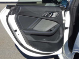 遠方のお客様大歓迎です。お気軽にお問い合わせ下さいませ。全国各BMW正規販売店で保証サービスを受けられるようご納車させて頂きますますのでご安心下さいませ!