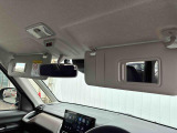 嬉しい!運転席、助手席にバニティミラー付きです!