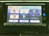 使いやすいインターフェースで、スムーズな操作を実現。目的地設定も簡単で、快適なドライブをサポートします。