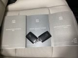 取り扱い説明書・整備手帳・スペアキーが揃ってますので安心です。前の使用履歴も分かれば安心感もアップ!コレがディーラー購入のメリットです!