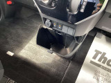 足元には便利なダストBOX
