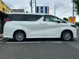 新車、自動車保険の取り扱いもございます!中古車の販売以外でもお客様の事を第一に考え、最前のご提案をさせて頂きます。些細なことでも気兼ね無くお尋ね下さい。