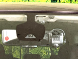 【エマージェンシーブレーキ】走行中に前方の車両等を認識し、衝突しそうな時は警報とブレーキで衝突回避と被害軽減をアシスト。より安全にドライブをお楽しみいただけます。
