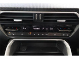 オートエアコンです。簡単操作で車内温度をコントロールします。