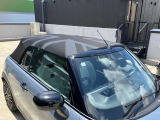 ドアミラーにはLEDウインカーが埋め込まれており、対向車からの視認性を高めております。