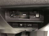 【ETC2.0ユニット(ビルトイン)】高速・有料道路の料金所をキャッシュレス、スムーズに通過可能です。高速道路上に設置されたITSスポットからの情報取得も可能です。
