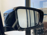 レーンチェンジウォーニング装備。車線変更時の安全確認をサポートしてくれます。