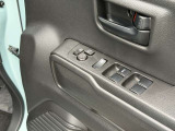 運転席ドアスイッチ周辺です。