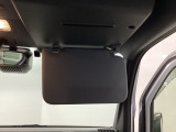 日差しをカットする、サンバイザーもついております。。