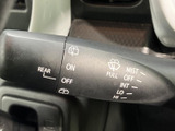 雨天時でも安心して運転できるよう、使いやすいワイパーレバーを装備。簡単に操作できる設計で、視界を確保し安全運転をサポートします。