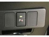 コーナーセンサーを車の前後に装備。障害物までの距離に応じて警告音を変えてお知らせ。縦列駐車時や駐車場・車庫などでの取り回しをサポートします。詳細は販売店スタッフまでおたずねください。