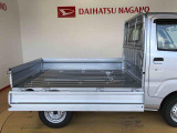荷台アオリは3方向開き!フラットな荷台で効率よく荷物を積み降ろし出来ます!