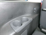 飲み物手元に置けます。