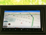 スムーズな操作で目的地を検索し、安全運転をサポートします。詳細な地図情報で、安心してドライブを楽しめます。