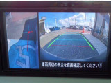 サイドブラインドモニターは、障害物などの確認を補助するシステムです。前進、右左折するときは直接目で周囲の安全を確認し、ゆっくりした速度で運転してください。また、左折時には内輪差に注意してください。