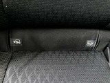 ISOFIXはシートベルトを使わずに簡単にチャイルドシートとクルマの固定金具を連結する取り付け方法です。