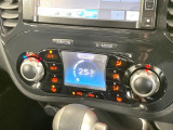【オートエアコン】一度お好みの温度に設定すれば、車内の温度を検知し風量や温度を自動で調整。暑い&hellip;寒い&hellip;と何度もスイッチ操作をする必要はありません。快適な車内空間には必須の機能ですね♪