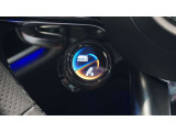 メルセデスジャパンが定めるサーティファイドカー(認定中古車)として登録を致しますので、納車時にはタイヤやバッテリー等も規定以下の数値であれば、整備代金を頂かず、無償で交換となります。ご安心下さい。