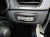 運転席から手の届く位置にまとめられています