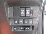 両側電動スライドを運転席から操作できるので便利です。