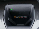 スマホを入れるだけで、簡単に充電ができます。(ワイヤレス充電対応機種のみ)
