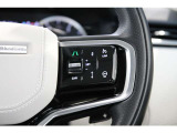 すっきりとした造形に、多彩な運転支援機能のスイッチがスマートに集約されています。機能性と美しさが綺麗に両立されており、上質でリラックスできるドライブ環境を優雅に支えます。