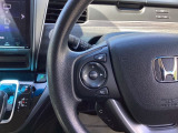 左手側にはオーディオ関連のコントロールスイッチを配置、視線を逸らすことなく運転に集中できます。