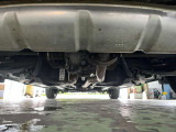 当社は自社認証整備工場も完備しており、納車前整備や一般車検・点検など、お客様が安心して長くお使い頂ける様にメンテナンス面に対して細かく整備しております。ご納車もご安心下さい