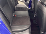 セカンドシートです!!ベンチシートになってますので、お二人の乗車ですとゆったり座って頂けますよ!!