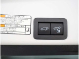 後ろが狭くてもサッと積める。途中で止められる安心のバックドア。後ろの駐車スペースが狭い時に重宝しますよ♪