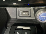 スマートフォンやお手持ちの機器のバッテリー残量が少なくなっても、運転中に充電ができるので安心ですね!