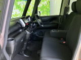 運転しやすい設計で、初心者の方でも安心して運転できます。必要な機能が手の届く範囲に配置されており、操作性も抜群です。