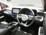 スイッチや操作部は、運転席より操作しやすく配置されています