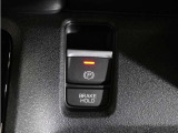 【電動パーキングブレーキ】スイッチ操作で力も手間もいらず簡単操作。